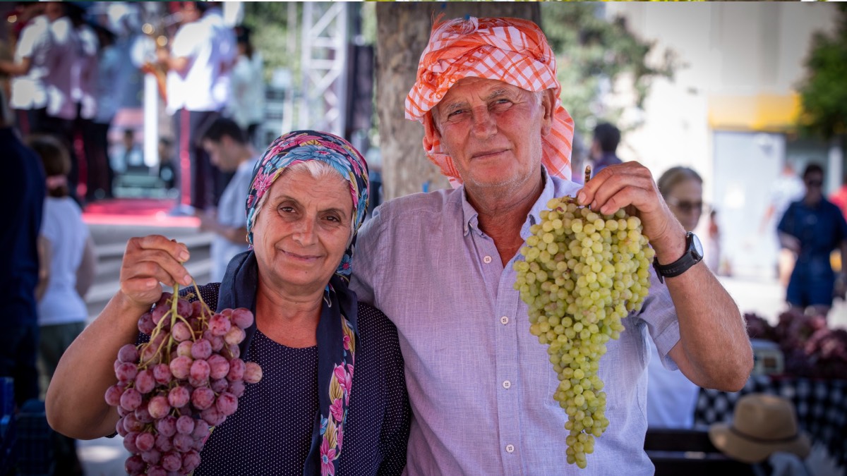 Urla’da 2 bin 600 yıllık  geleneksel Bağbozumu Şenliği resmi törenle başladı