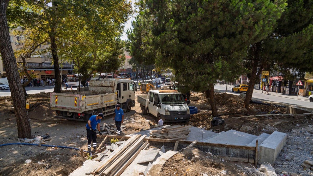 İzmir Buca’daki Beyazıt Aykut Parkı yenilenerek sosyal alana dönüşüyor
