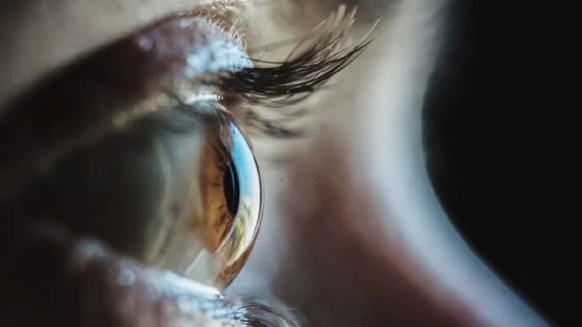 Şaşırtan vaka: Bulanık görüyordu, gözünden solucan çıktı