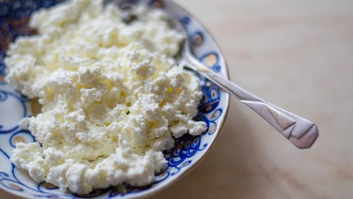 Yıllardır yanlış yapıyormuşuz: Evde lor peyniri yapmanın tek bir altın kuralı varmış!