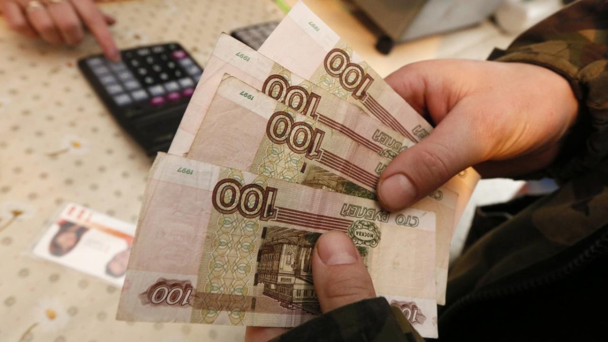 Rusya, şirketlerin döviz satma zorunluluğunu kaldırdı