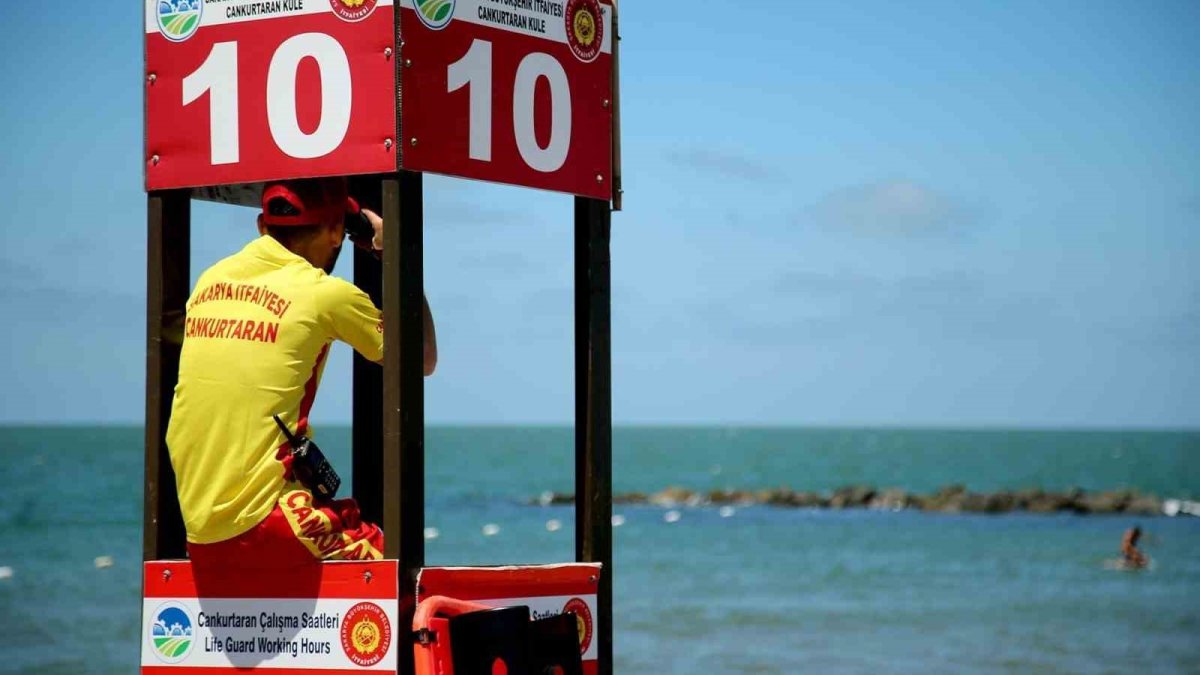 Karadeniz kıyılarında kırmızı alarm! O ilimizde tüm plajlarda denize girmek yasaklandı!