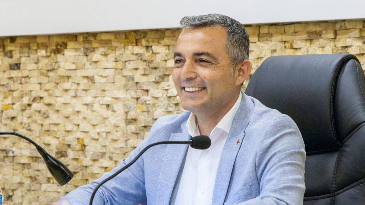 Tutuklu belediye başkanının emekli maaşı kesildi