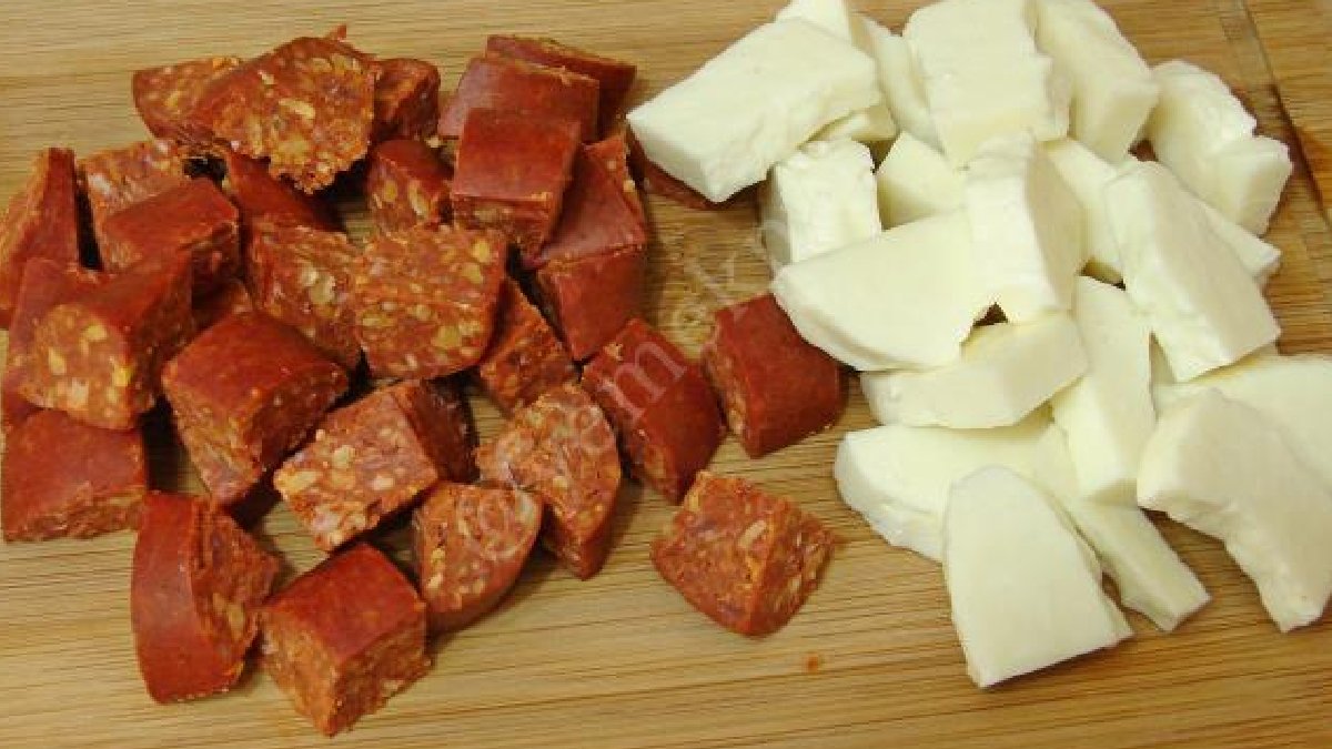 Gıdadaki skandallar bitmiyor: Sucukta domuz eti, peynirde mantar ilacı