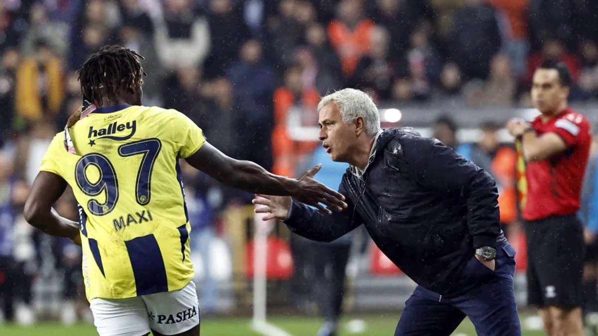 Allan Saint-Maximin’den dikkat çeken Jose Mourinho açıklaması: Birkaç kez tartıştık ama...