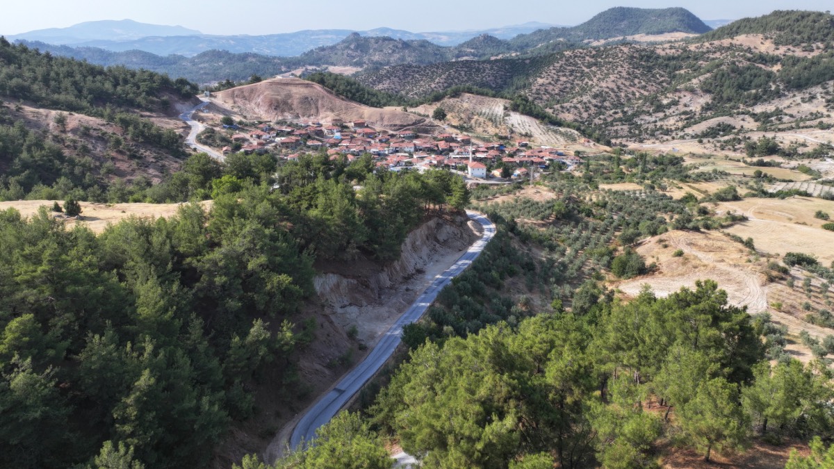 Manisa Büyükşehir Belediyesi, Gördes’te 14 kilometrelik yol çalışmasını tamamladı