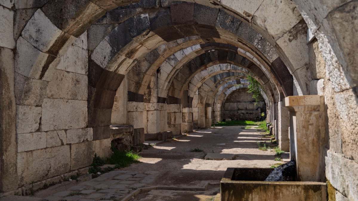 İzmir Büyükşehir Belediyesi’nden Smyrna Antik Kenti kazılarına destek
