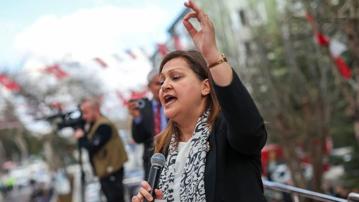 Burcu Köksal’dan 'parti değiştirme' iddialarına tepki: Buradan o trollere sesleniyorum...