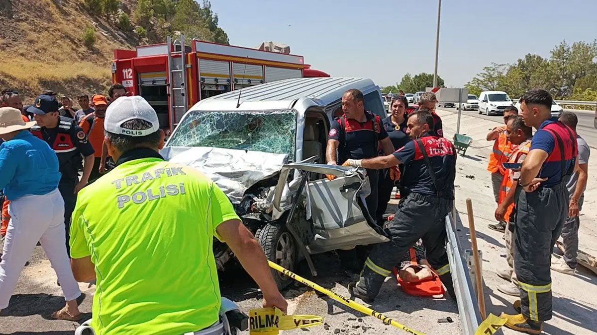 Burdur'da feci kaza: Aynı aileden 3 ölü, 3 yaralı