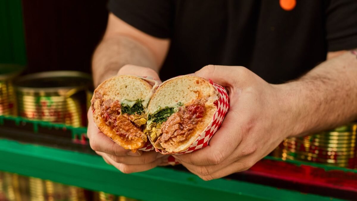 Popüler tatil destinasyonunda sandviç dehşeti! Masum bir atıştırmalık iki can aldı, onlarca kişi hastanede!