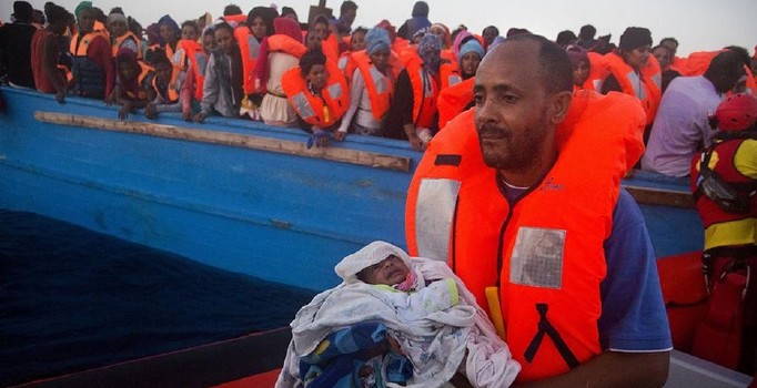 İtalyan sahil güvenliği bir günde 6500 sığınmacı kurtardı