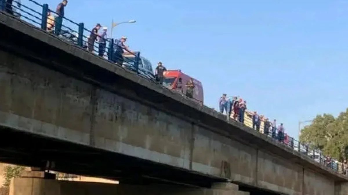 Cezayir’de yolcu otobüsü dere yatağına devrildi, 18 kişi boğuldu
