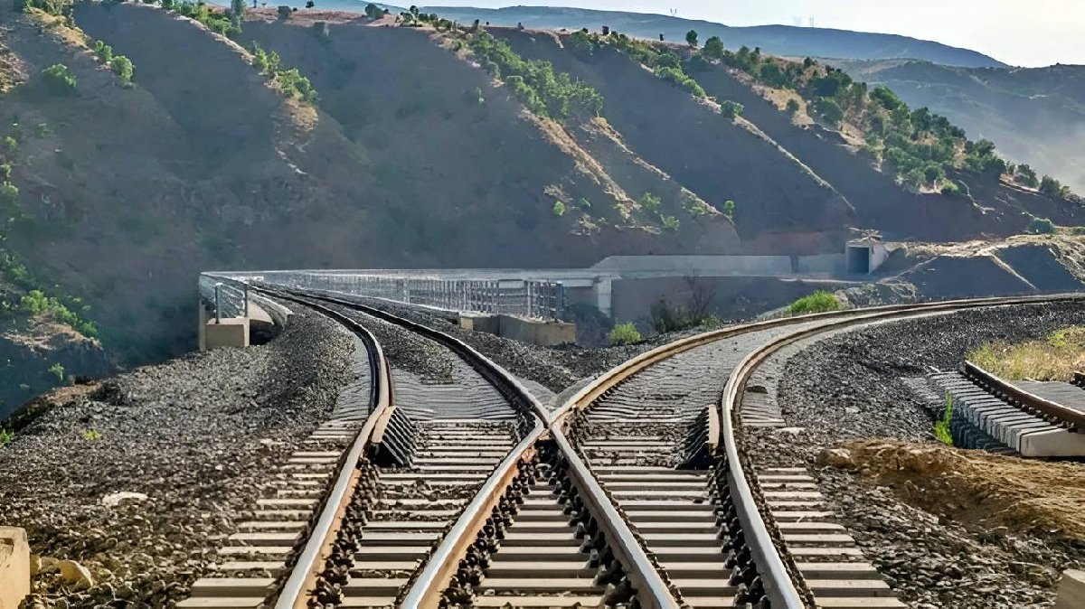 4,7 milyar TL'lik dev yatırım: Geleceğin demiryolu hattı inşa ediliyor! Hız ve konfor bir arada olacak