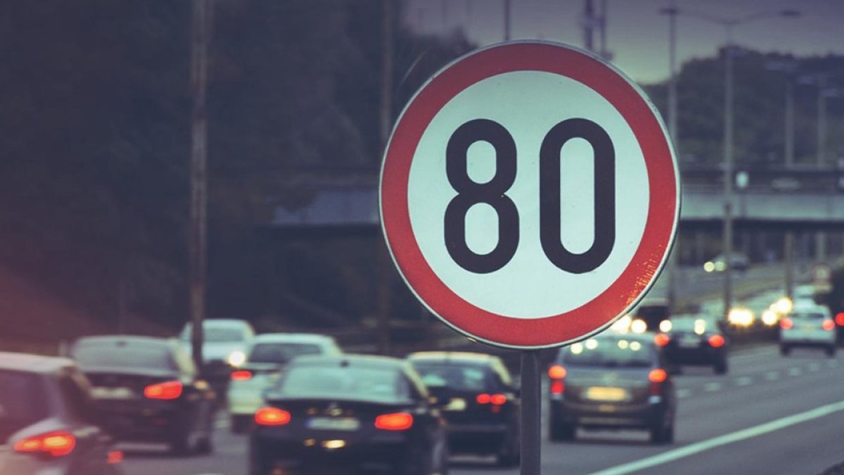 Trafik levhalarında yeni dönem: Hız sınırları yeniden belirleniyor