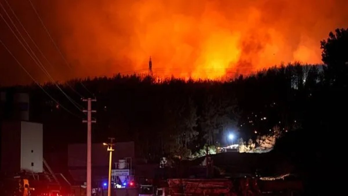 Çanakkale’de orman yangını büyüyor: Dört köy boşaltıldı