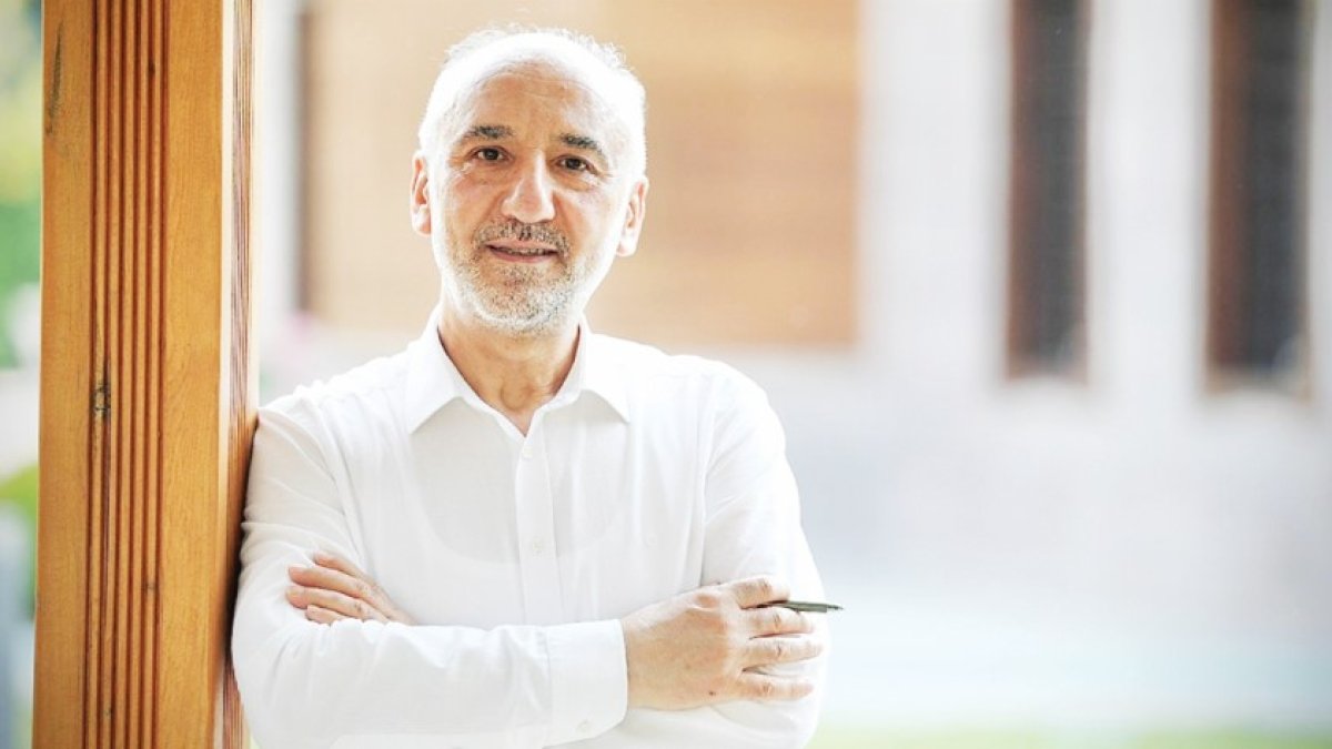 Muammer Karadeniz'in 'Kutsal Taç' romanı rafta