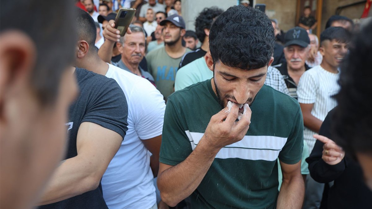Lokum Yeme Yarışması'nda rekor kırdı: Bir kaç dakikada 1 kilo 100 gram lokumla altını kaptı
