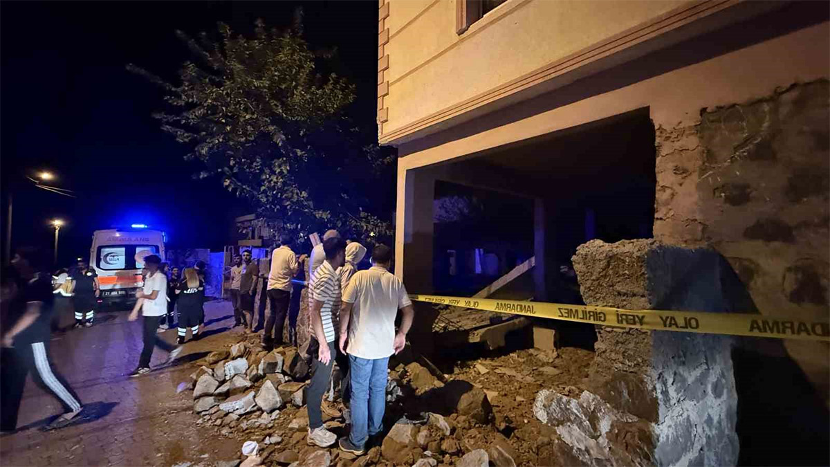 Diyarbakır'da balkon çöktü! 2'si çocuk 5 yaralı