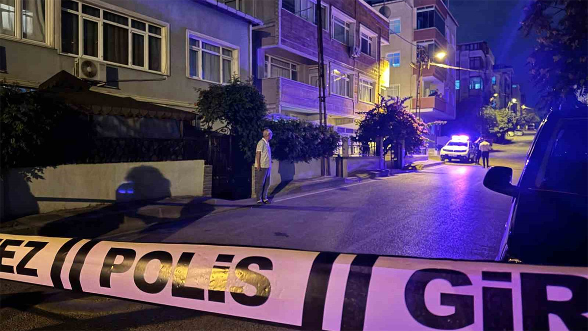 İstanbul'da sokak ortasında vahşet: Genç kadın satırla boğazı kesilerek öldürüldü