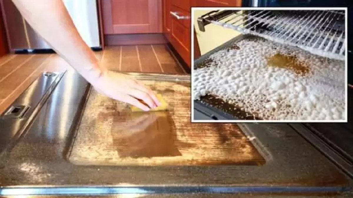 Fırındaki inatçı yağ lekelerine elveda! Sadece 3 malzemeyle fırınınızı ovmadan, zahmetsizce temizleyin
