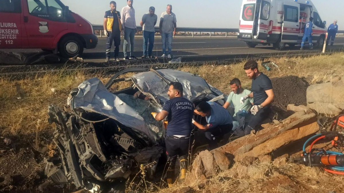 Şanlıurfa’da otomobil devrildi: 2 ölü, 3 yaralı