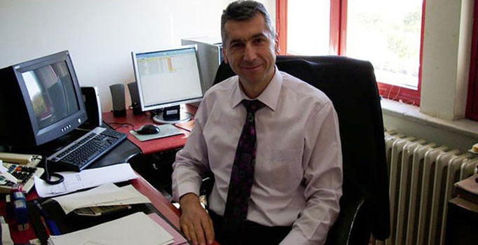 Güvenlik görevlisi olarak girdiği üniversitede genel sekreter oldu