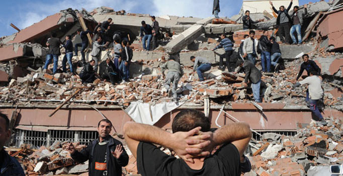 Van depreminde toplanan yardım paraları FETÖ'ye aktarılmış