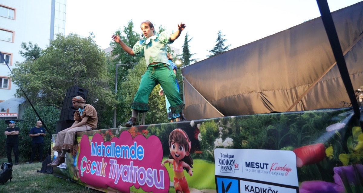 Kadıköy'de 'Mahallemde Çocuk Tiyatrosu' etkinliği başladı