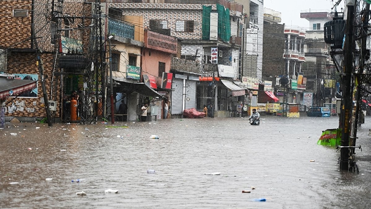 Pakistan'daki muson felaketinde bilanço katlanıyor