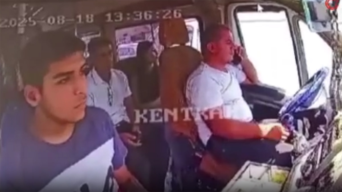 Adana'da minibüste hırsızlık anı kamerada