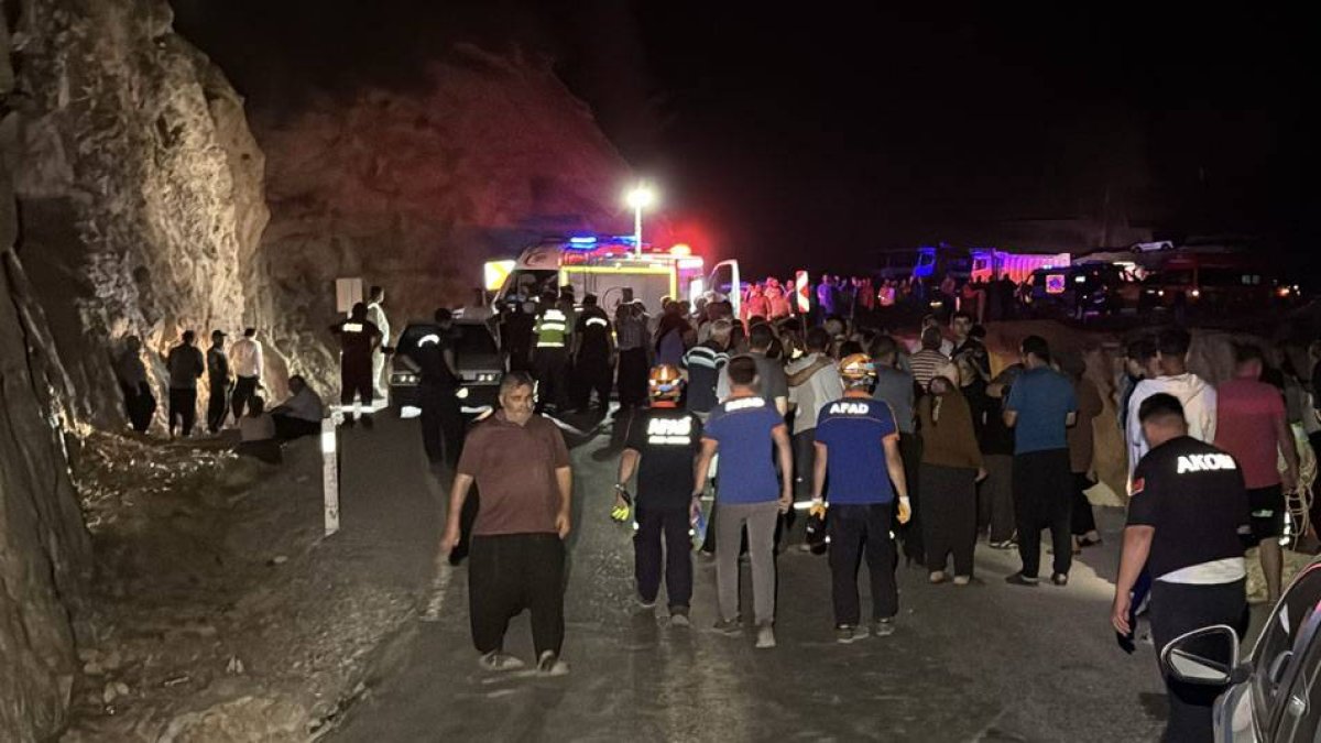 Adana'da otomobil uçuruma yuvarlandı: 1'i çocuk 5 ölü