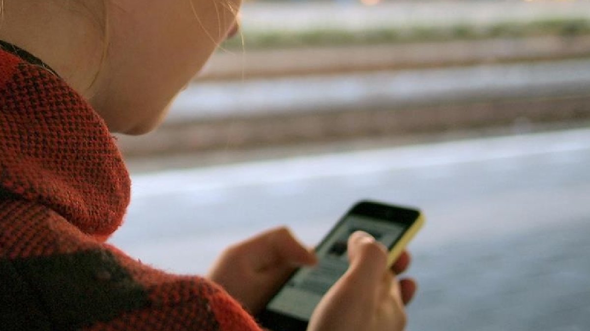 Belçika'da okullarda telefon yasağı başlıyor