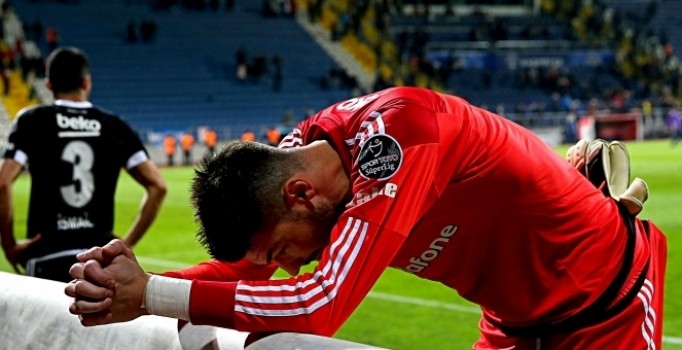 Beşiktaş'ta tutunamayan Denys Boyko bugün Malaga'ya imzayı atıyor