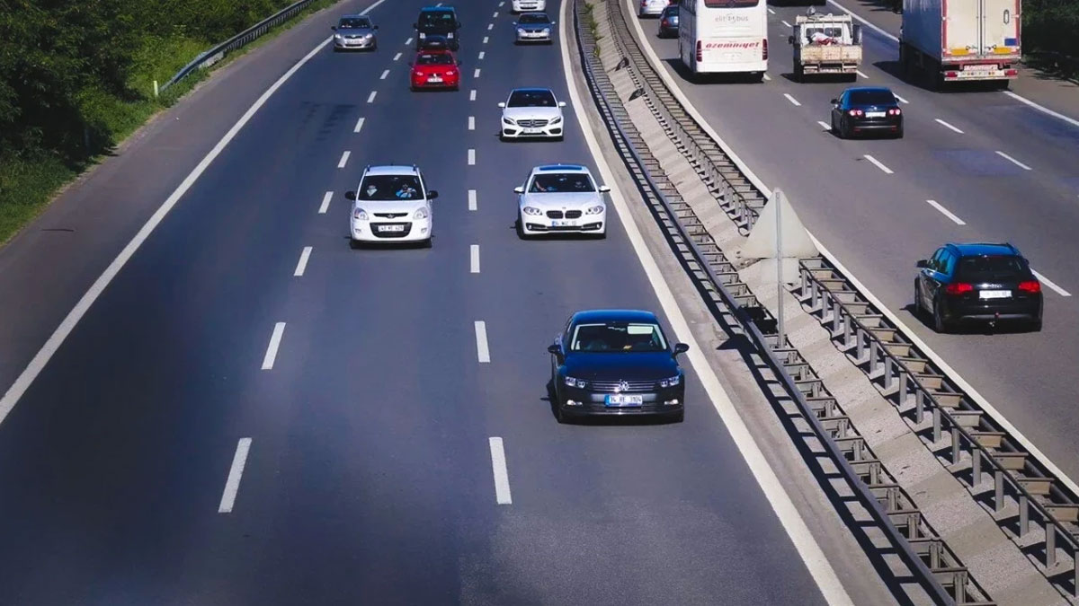 TEM Otoyolu'nun İstanbul istikameti kapatıldı