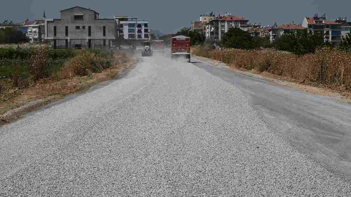 Büyükşehir Salihli’de yol çalışmasına başladı