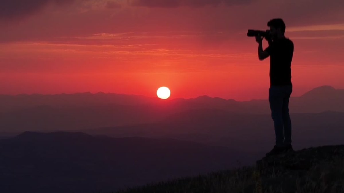 Güneşi görmek isteyen buraya koşuyor! Hem doğuşu hem batışı ziyafet tadında: Her yıl ziyaretçi akınına uğruyor!