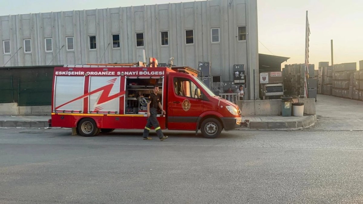 Fabrikadaki makineye sıkışan işçi hayatını kaybetti