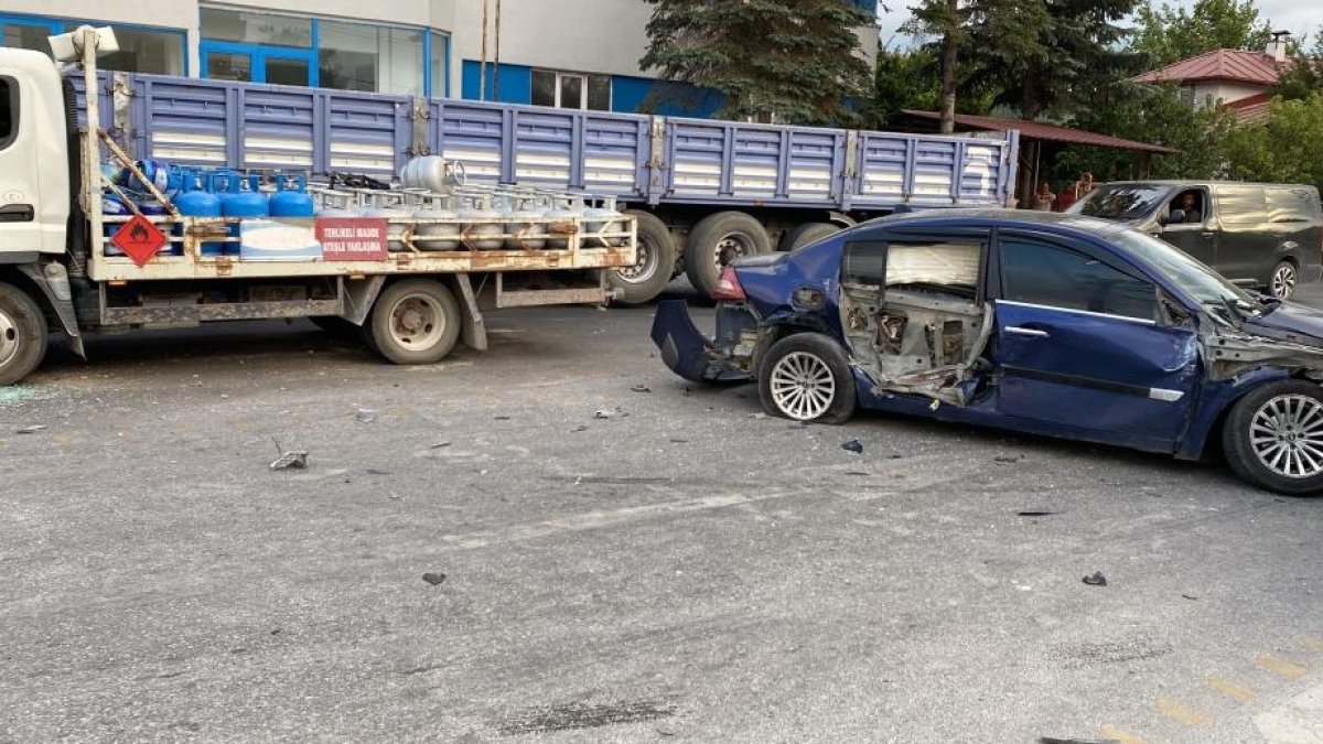 Bolu-Mudurnu yolunda trafik kazası: Tüp yüklü kamyonun karıştığı kazada faciadan dönüldü