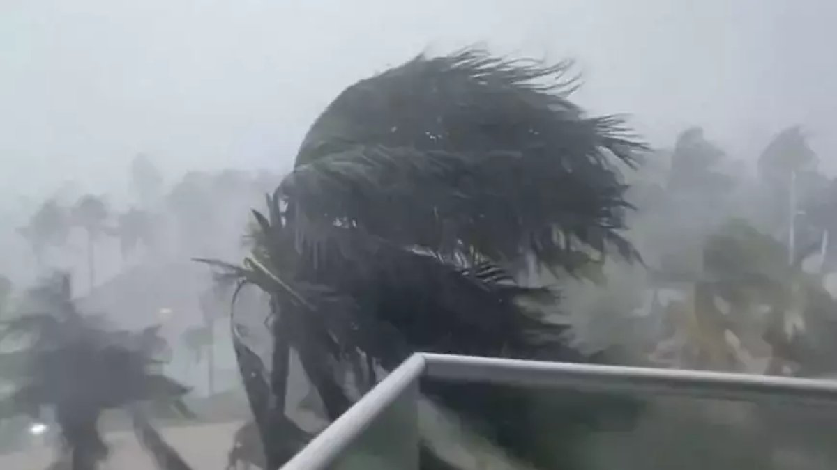 ABD'de Erin Kasırgası alarmı: Kuzey Carolina'da tahliye emri verildi