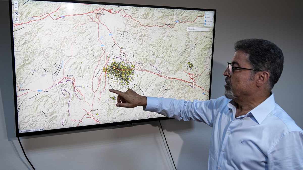 Prof. Dr. Sözbilir: Sındırgı'da 4 bine yakın artçı sarsıntı gerçekleşti