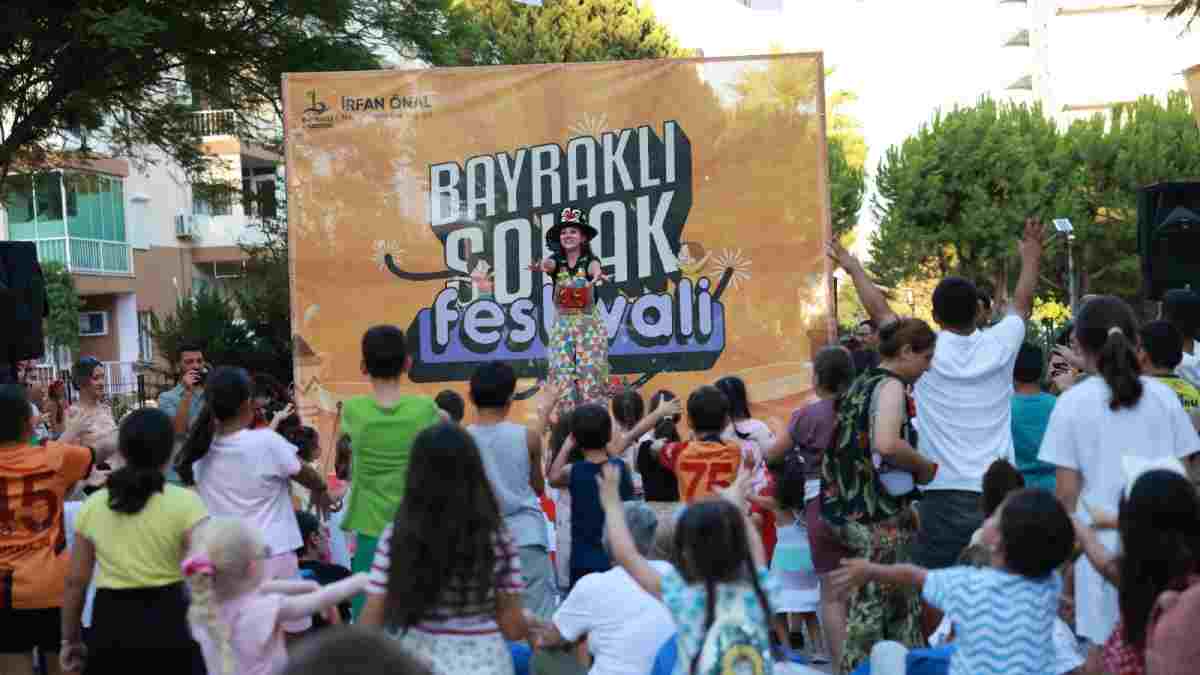 Bayraklı Sokak Festivali’nde çocuklar doyasıya eğlendi