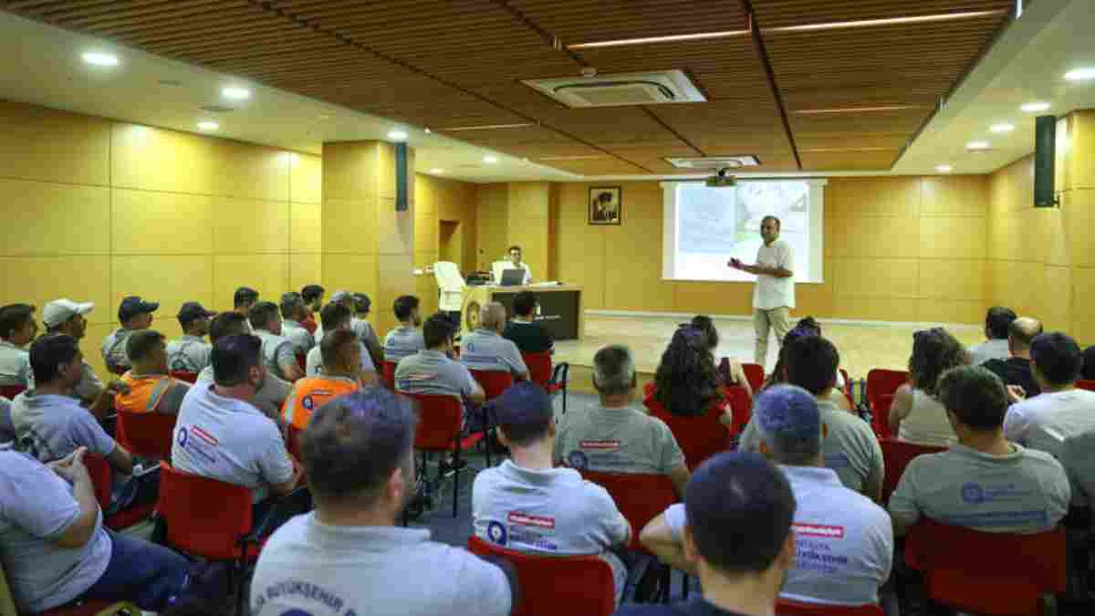 Büyükşehir’den ilaçlama personeline eğitim
