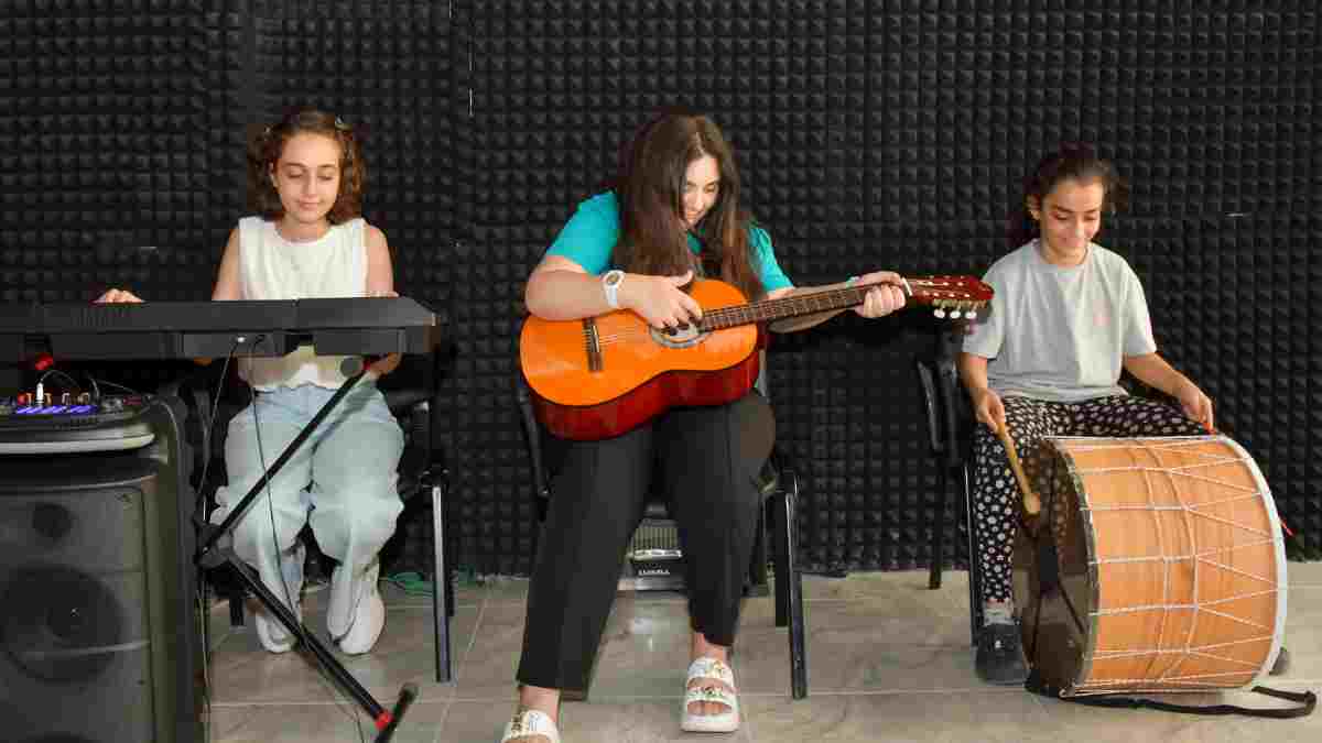 Esenyurt Belediyesinden özel bireylere engelsiz sanat eğitimi