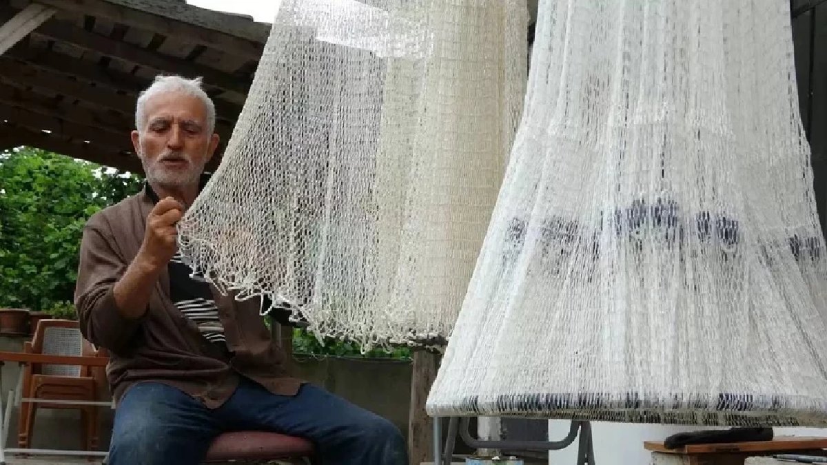 Koyunların başında dururken öğrendi, 10 günde tamamlıyor… 61 yıldır yapıyor tanesini 6.500 TL’den satıyor