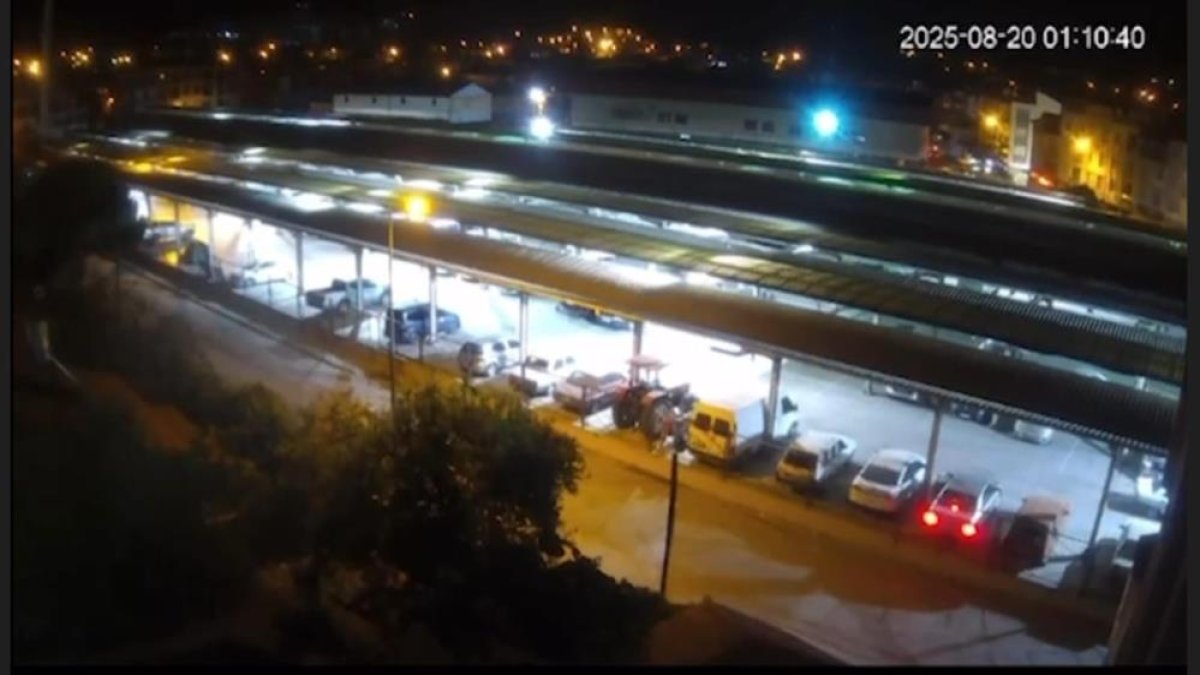 Balıkesir’de panik anları: Deprem sarsıntısı kamera kayıtlarına yansıdı