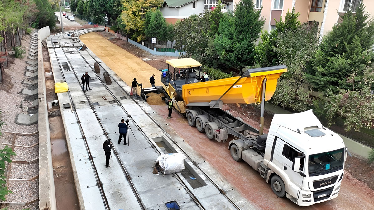 Raylar döşendi, elektrikler verildi: İşte yeni tramvay hattı!