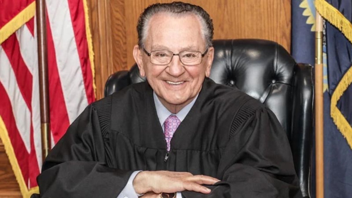 'Babacan yargıç' Frank Caprio hayatını kaybetti