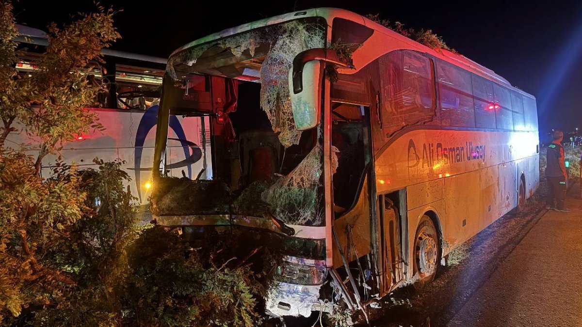 Kayseri'de yolcu otobüsü ağaçlara çarptı: Ölü ve yaralılar var