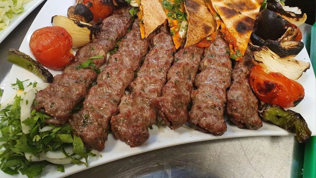 Gerçek Adana kebabı nasıl anlaşılır? 'Kıyma dağılmazsa şüphelenin'