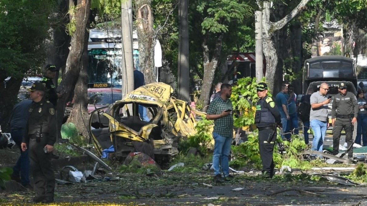 Kolombiya'da askeri üs yakınlarına bombalı saldırı: 5 ölü, 36 yaralı